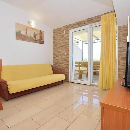 Family Friendly Seaside Slatine, Ciovo - 23108 * 슬라티네