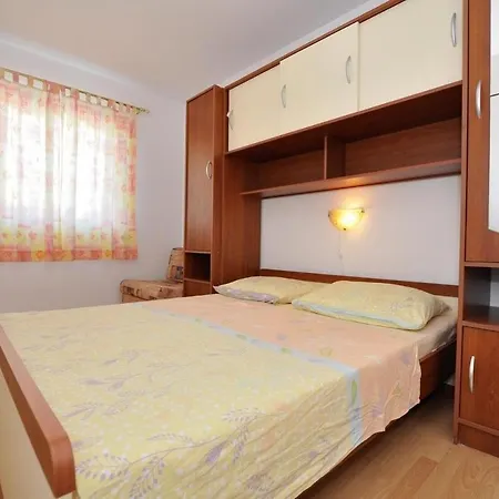 Family Friendly Seaside Slatine, Ciovo - 23108 슬라티네
