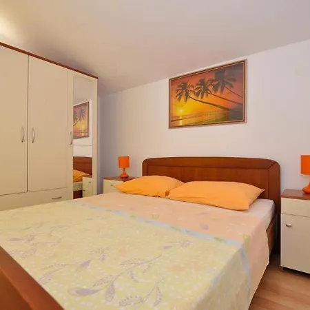 Family Friendly Seaside Slatine, Ciovo - 23108 아파트 *