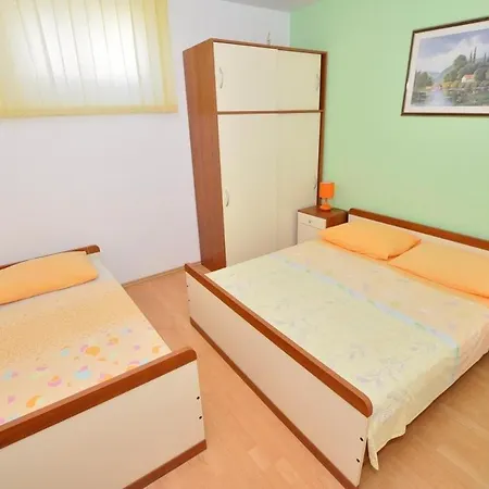 Family Friendly Seaside Slatine, Ciovo - 23108 슬라티네