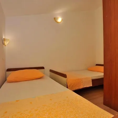 Family Friendly Seaside Slatine, Ciovo - 23108 아파트 슬라티네
