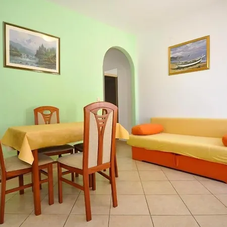 Family Friendly Seaside Slatine, Ciovo - 23108