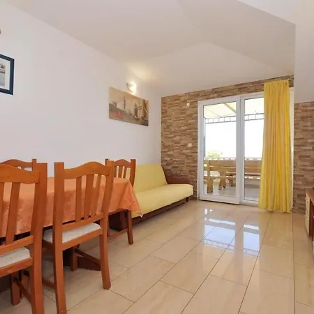 아파트 Family Friendly Seaside Slatine, Ciovo - 23108