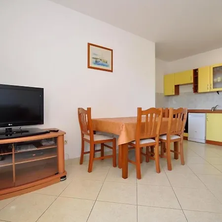 Family Friendly Seaside Slatine, Ciovo - 23108 아파트 *