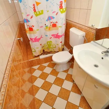 Family Friendly Seaside Slatine, Ciovo - 23108 슬라티네
