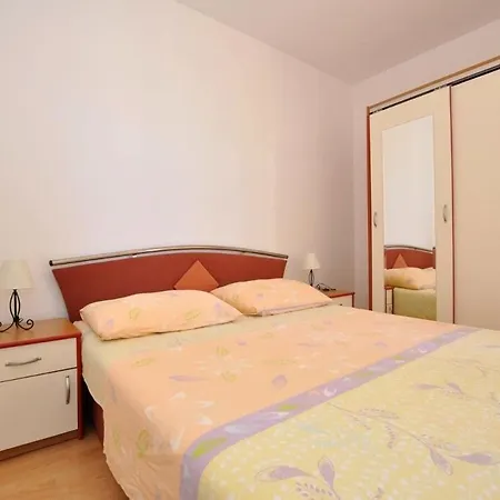 Family Friendly Seaside Slatine, Ciovo - 23108 아파트