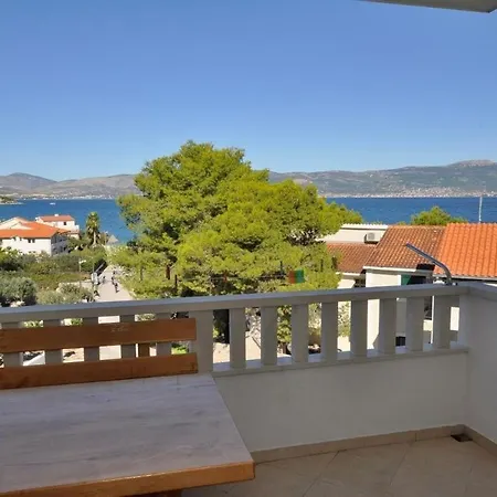 Family Friendly Seaside Slatine, Ciovo - 23108 아파트 *