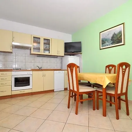 Family Friendly Seaside Slatine, Ciovo - 23108 슬라티네