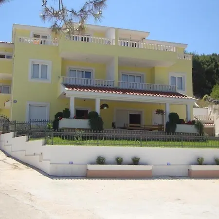 Family Friendly Seaside Slatine, Ciovo - 23108 슬라티네