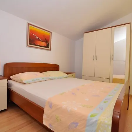 Family Friendly Seaside Slatine, Ciovo - 23108 아파트 슬라티네