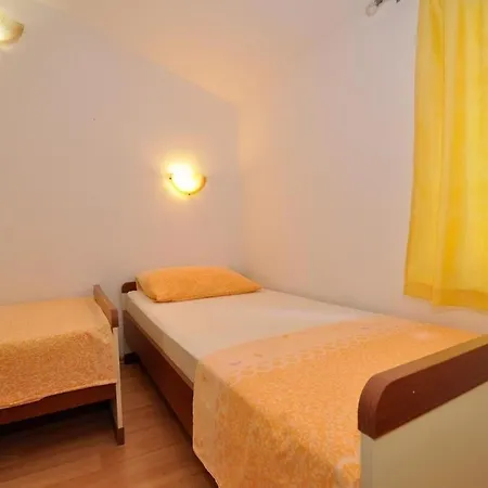 Family Friendly Seaside Slatine, Ciovo - 23108 * 슬라티네