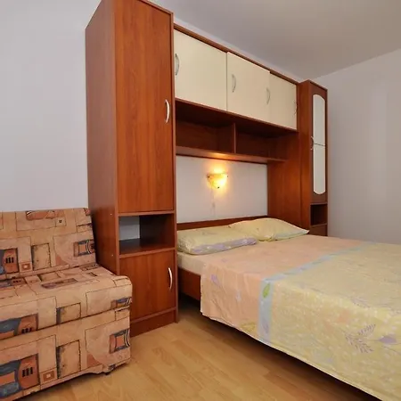 Family Friendly Seaside Slatine, Ciovo - 23108 아파트 슬라티네